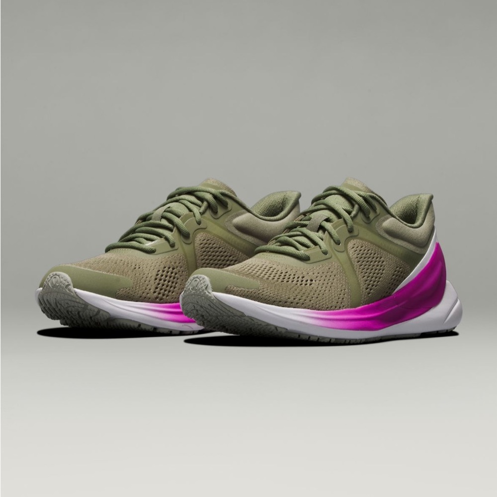 Lululemon W Blissfeel Run - Size 7